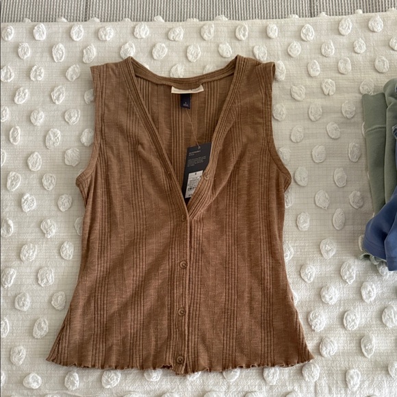 Universal Thread Tops - Universal Thread Ribbed Button-Front Tank Top in Brown